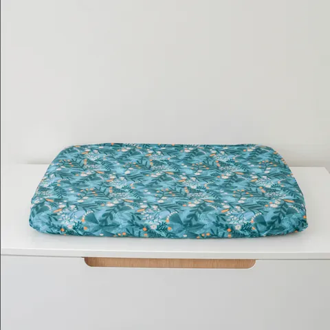 Matelas à langer Forêt magique seul sur la commode blanche