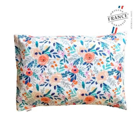 Oreiller housse blanche à grosses fleurs pêche et bleues sur fond blanc, logo Origine France Garantie