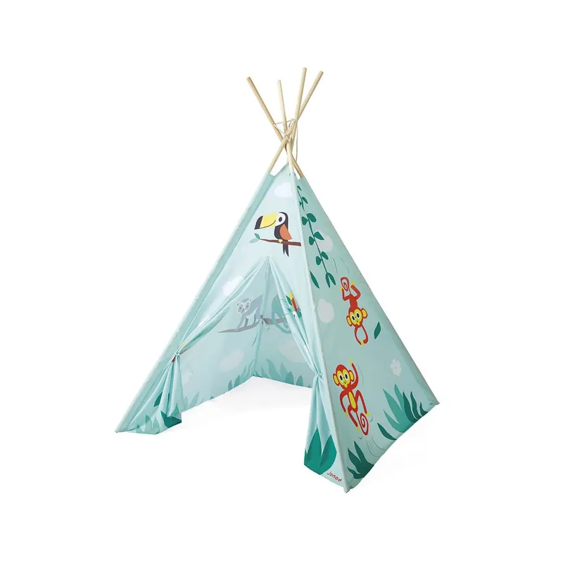 Un tipi pour enfant en tissu vert d'eau imprimé de toucans et de singes, monté sur des mâts en bois