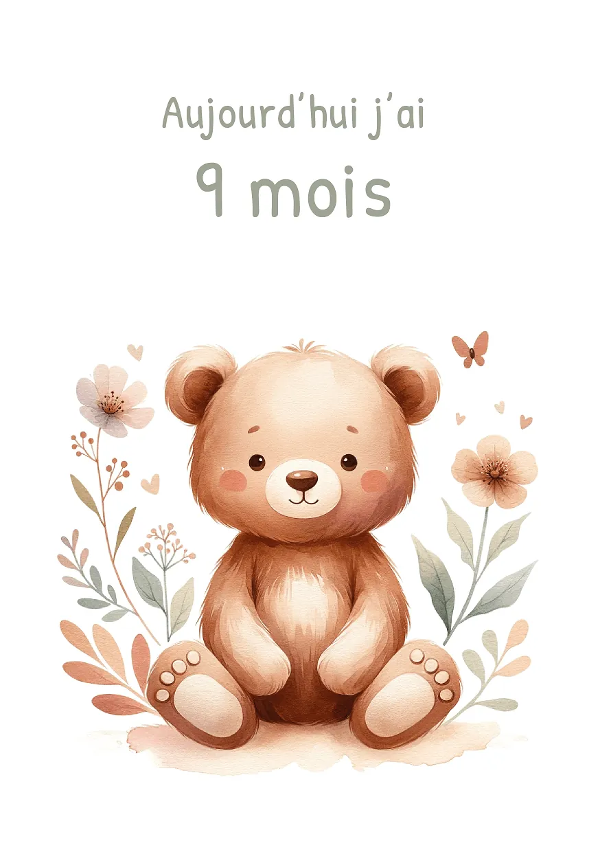 La carte étape « Aujourd'hui j'ai 9 mois » : un ourson assis entre des fleurs et des papillons, peint à l'aquarelle